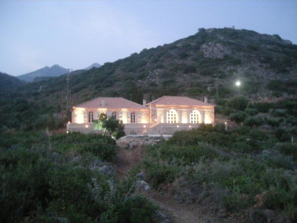 Katikies Manis Apartment การ์ดามมีลี ภายนอก รูปภาพ