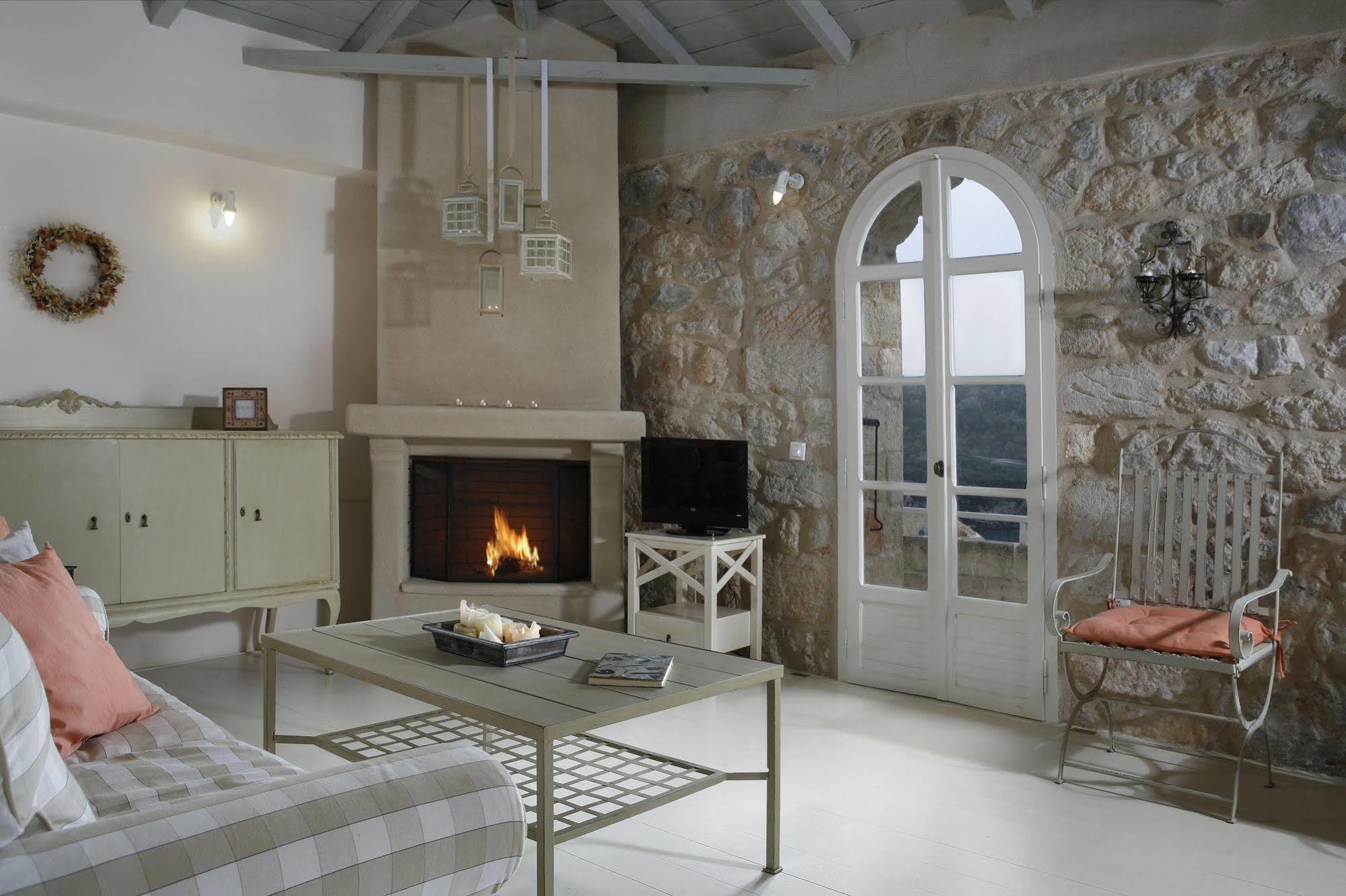 Katikies Manis Apartment การ์ดามมีลี ภายนอก รูปภาพ